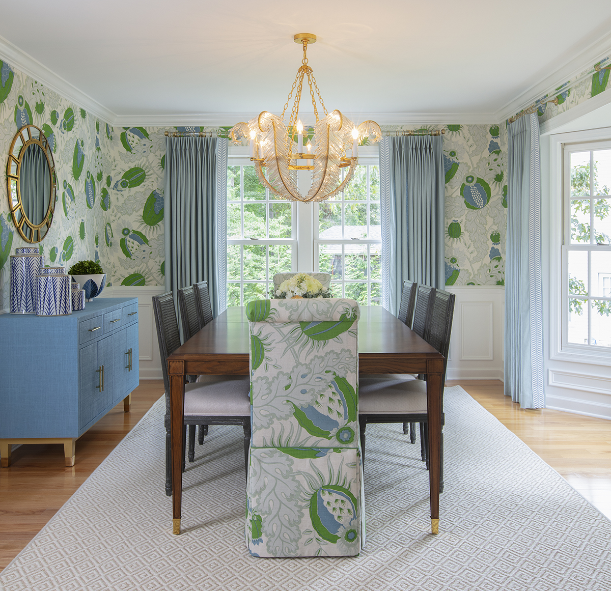 Bright and Fun Diningroom